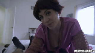 Horny mama Jessica Ryan e i roto i tona tēnā ki te u, i tana kuao dick