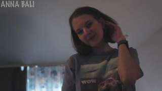 Eu gostaria de tirar minha calcinha, quando o meu meio-irmão está assistindo