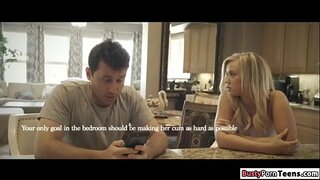 Blonde Bailey liebt immer gefickt in einer groben Weise