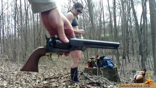 Saimniecības Meitene un Šaujamieroču