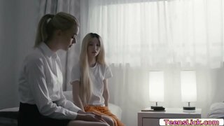 Kenzie Reeves dita e lecca il suo compagno di classe Anny Aurore figa