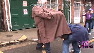 ���ોટ Milfs શેરીઓમાં હિટ માટે માળા માં ન્યૂ ઓર્લિયન્સ